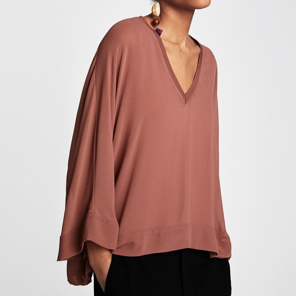 Flowy Zara blouse with ribbed neckline! NWT!